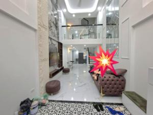 BÁN GẤP NHÀ BA ĐÌNH GIÁP RANH TÂY HỒ, HOÀN KIẾM MỚI KOONG FULL NỘI THẤT 43M X 5 TẦNG 9,5 TỶ